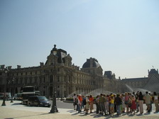 Площадь Лувра